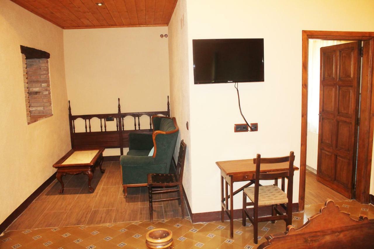 Hostal Rural Mas Blanc San Martín de Centellas Esterno foto